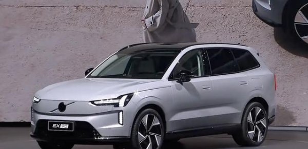 股票配资平 新沃尔沃EX90预售53.99万起，就是内饰很难受